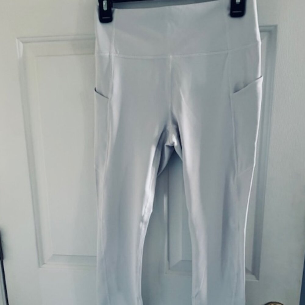 NWT Fabletics Oasis PureLuxe High-Waisted Legging Light Grey M Pocket